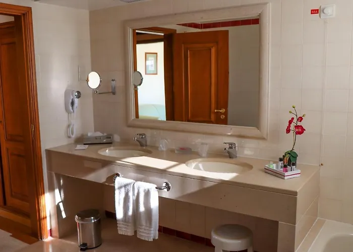 מלון Segredos De Vale Manso אברנטש